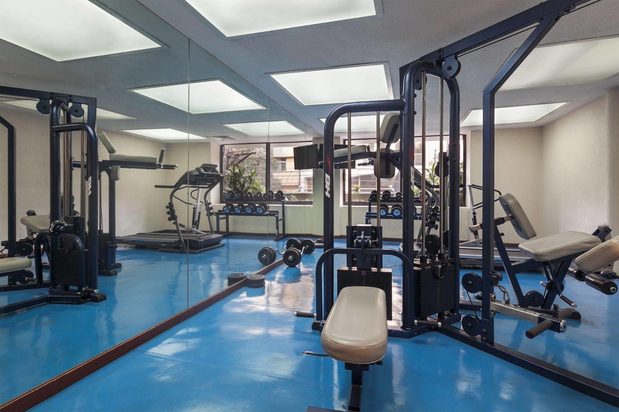 Exe Suites San Marino Мехико Экстерьер фото The gym at the hotel